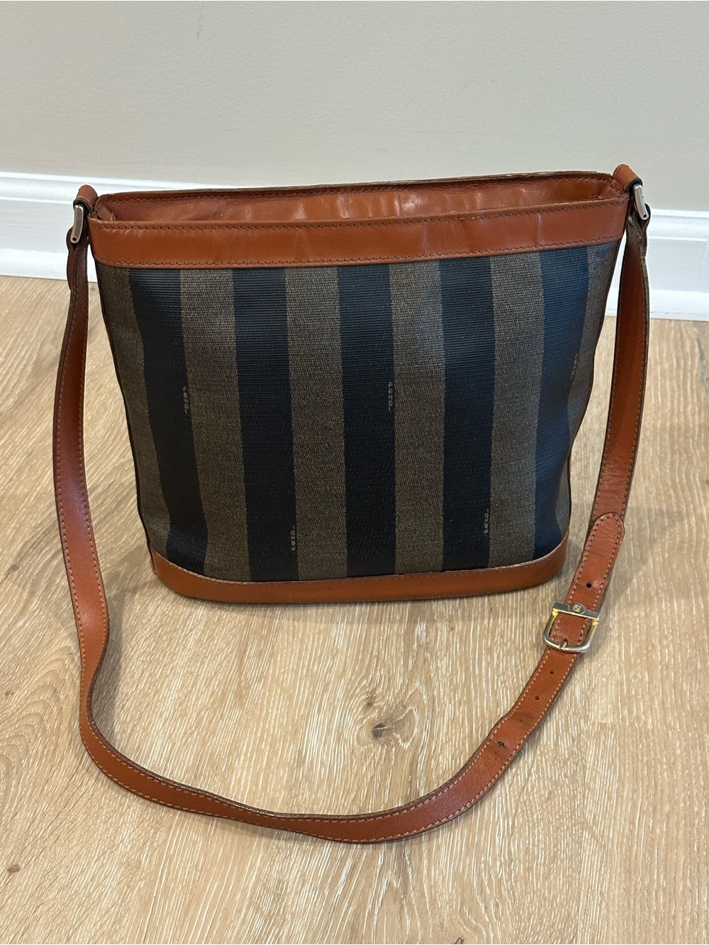 Fendi Pequin Vintage Bucket Bag - Picture 2 of 15